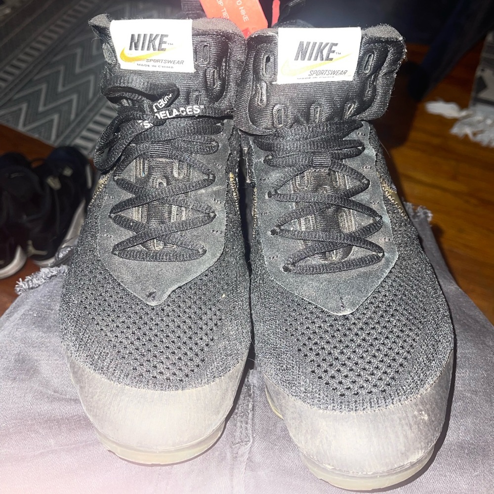 off white vapormax. size 10